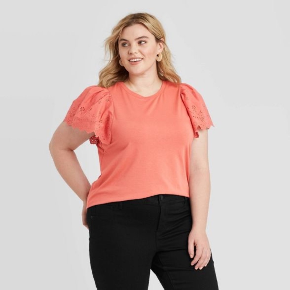 Eyelet T-shirt ruffled blouse